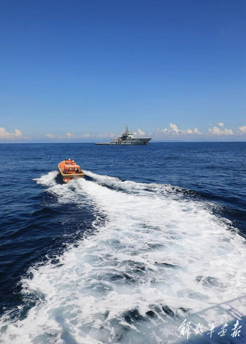 緊急出動(dòng)！南部戰(zhàn)區(qū)海軍組織海上協(xié)同醫(yī)療救護(hù)訓(xùn)練，直升機(jī)與艦艇協(xié)同上演生命接力